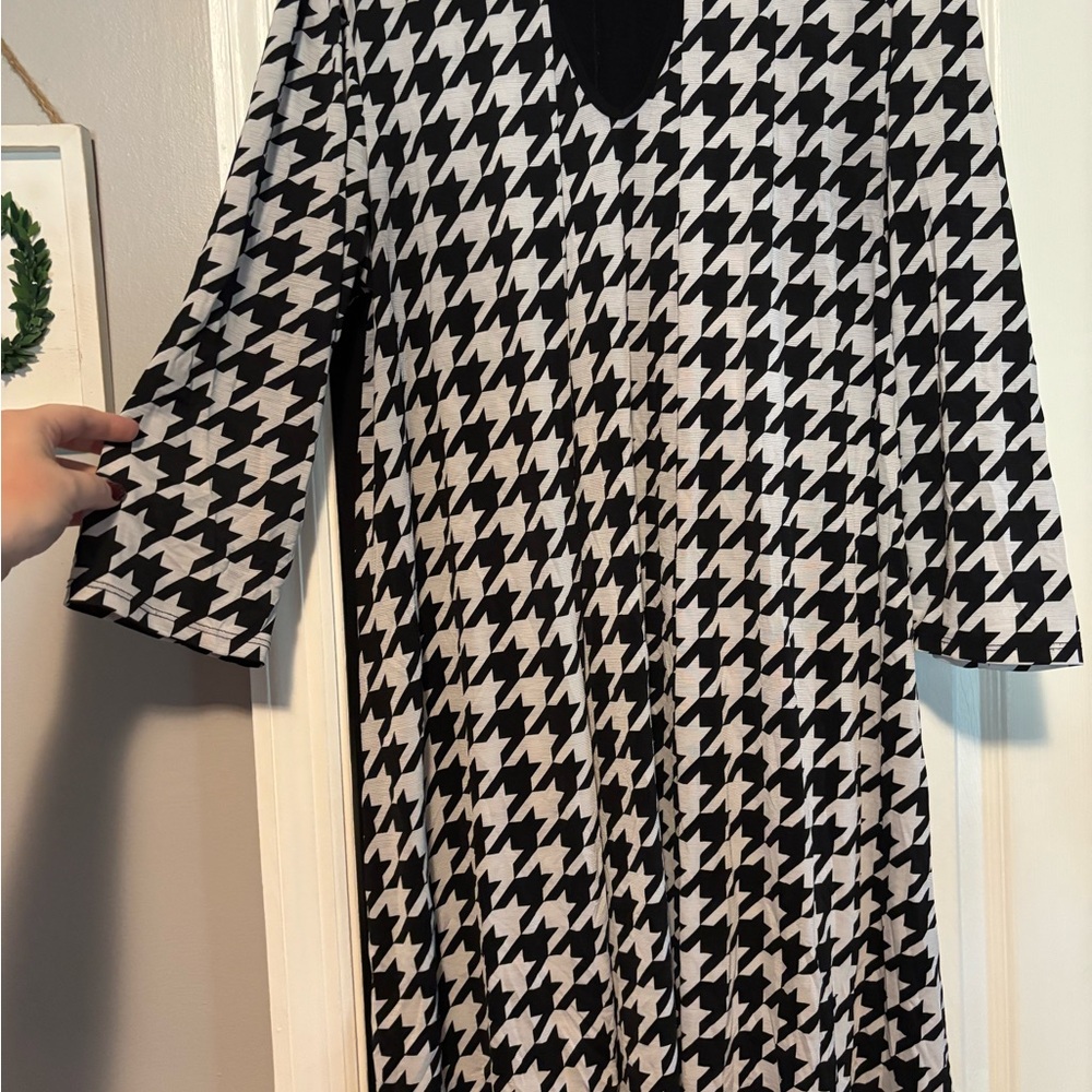 Elegant Black and White Houndstooth Midi Dress